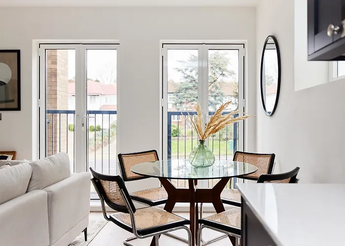 The Wembley Park Gem - Lovely 2Bdr Flat With Balcony